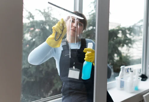 Nettoyage de vitres intérieures et extérieures à Breteuil